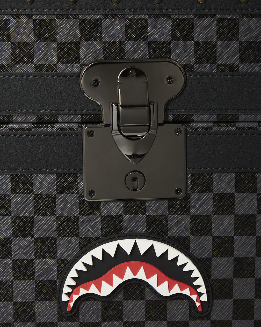 VANQUISH II WARDROBE TRUNK