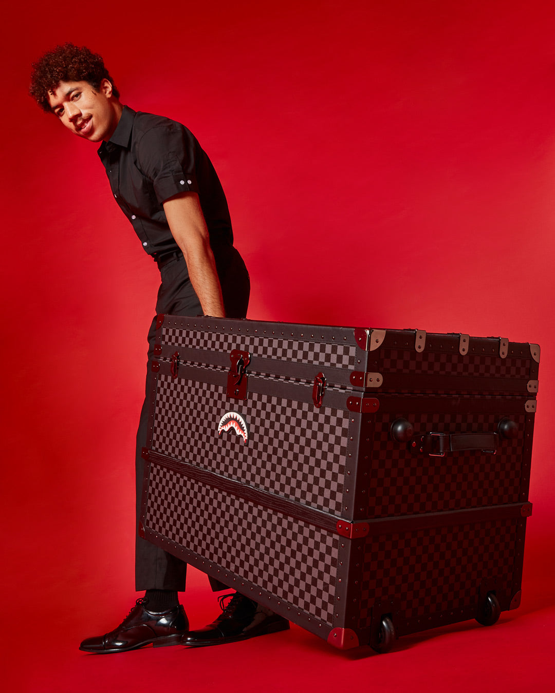 VANQUISH II WARDROBE TRUNK