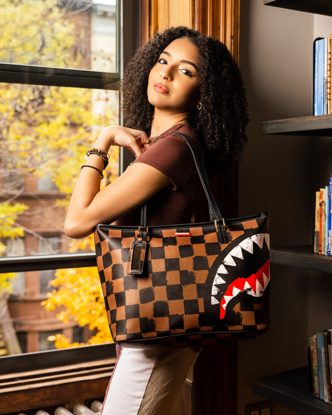 SHARKS IN PARIS VANQUISH TOTE