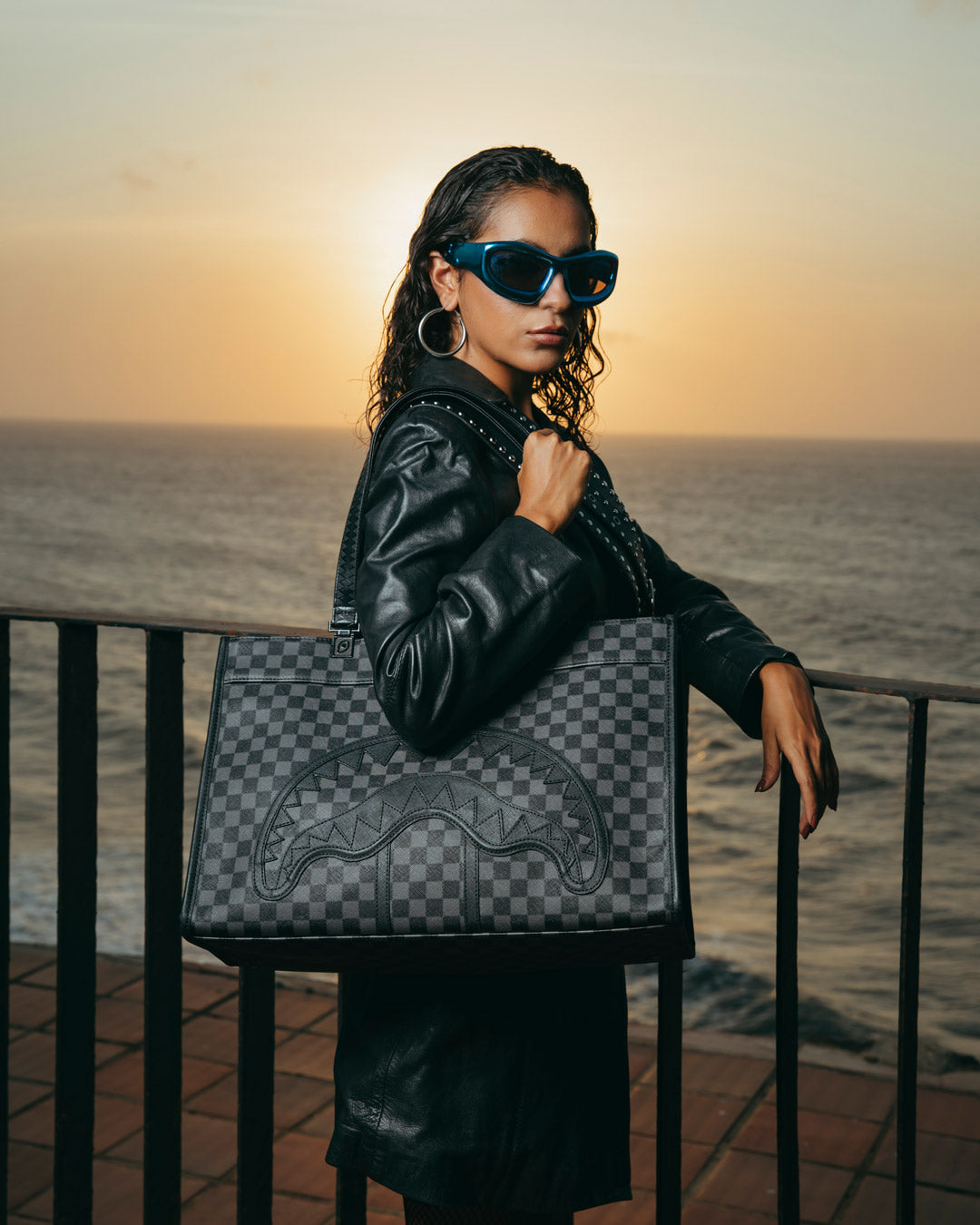 MIDNIGHT CHATEAU TORTUGA TOTE